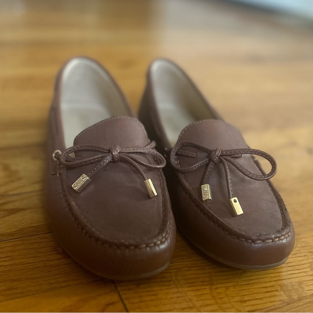 New MICHAEL KORS Leather Sutton Loafers Brown Gold Rubber sole - Size 8 Women’s